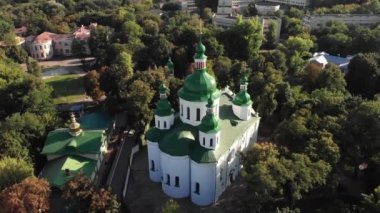 Kyiv 'deki Aziz Cyril Kilisesi. Ukrayna. Hava görünümü