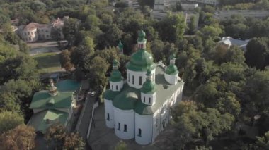 Kyiv 'deki Aziz Cyril Kilisesi. Ukrayna. Hava görünümü