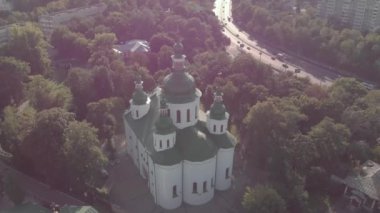 Kyiv 'deki Aziz Cyril Kilisesi. Ukrayna. Hava görünümü