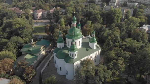 キエフの聖シリル教会。ウクライナだ。空中風景 — ストック動画