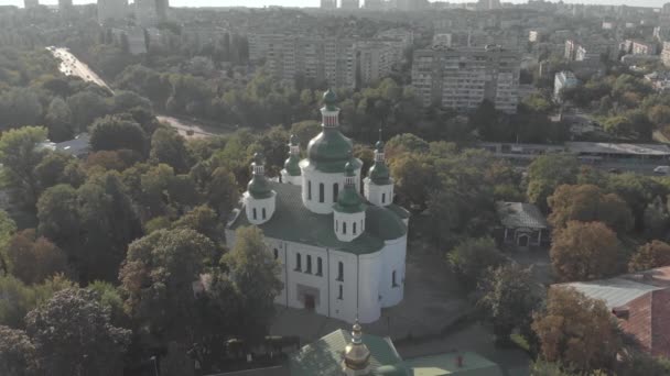 Εκκλησία του Αγίου Κύριλλου στο Κίεβο. Ουκρανία. Αεροφωτογραφία — Αρχείο Βίντεο
