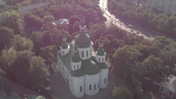 Kerk St. Cyril in Kiev. Oekraïne. Luchtzicht — Stockvideo