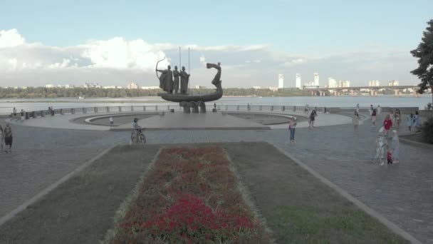 Monumento ai fondatori di Kiev. Ucraina. Aerea — Video Stock