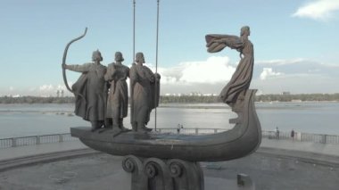 Kyiv 'in kurucularının anıtı. Ukrayna. Havadan