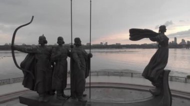 Kyiv 'in kurucularının anıtı. Ukrayna. Havadan