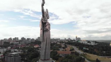 Ukrayna, Kyiv 'deki Anavatan Anıtı' nın havadan görünüşü
