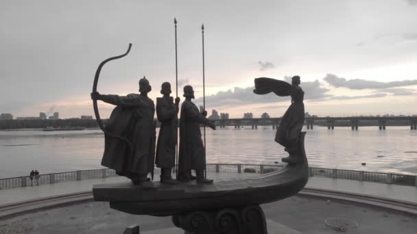 Monumento ai fondatori di Kiev. Ucraina. Aerea — Video Stock