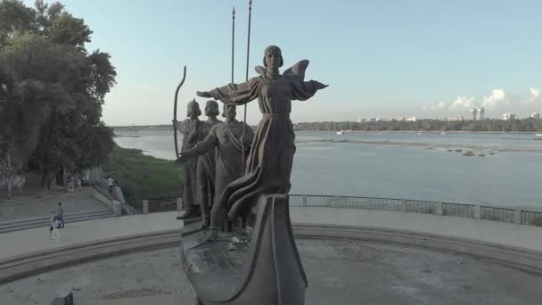 Μνημείο των ιδρυτών του Κιέβου. Ουκρανία. Αεροσκάφος — Αρχείο Βίντεο