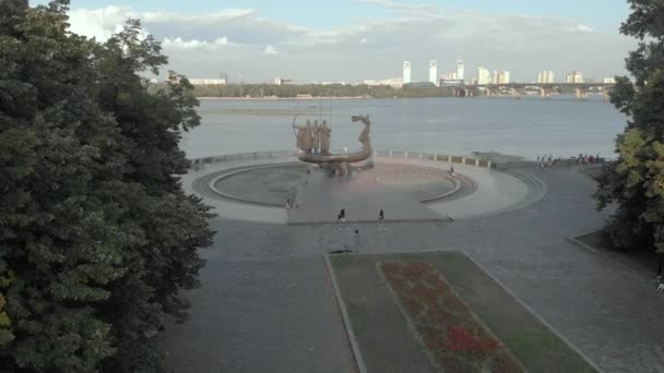 Monumento ai fondatori di Kiev. Ucraina. Aerea — Video Stock
