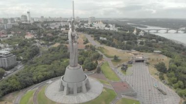 Ukrayna, Kyiv 'deki Anavatan Anıtı' nın havadan görünüşü