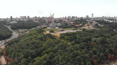 Ukrayna, Kyiv 'deki Anavatan Anıtı' nın havadan görünüşü