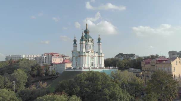 Vista aérea de la Iglesia de Kiev St. Andrews. Ucrania — Vídeos de Stock