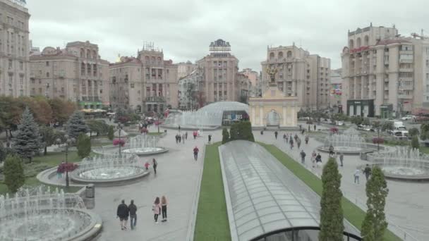 Onafhankelijkheidsplein in Kiev, Oekraïne. Maidan. Luchtzicht — Stockvideo