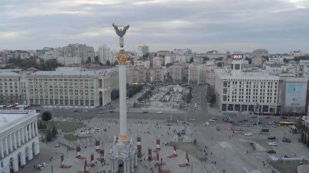 Platz der Unabhängigkeit in Kiew, Ukraine. Maidan. Luftaufnahme — Stockvideo