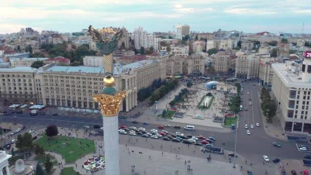 Platz der Unabhängigkeit in Kiew, Ukraine. Maidan. Luftaufnahme — Stockvideo