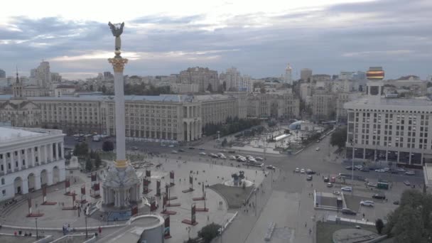 Platz der Unabhängigkeit in Kiew, Ukraine. Maidan. Luftaufnahme — Stockvideo