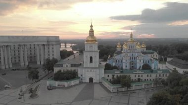 Ukrayna, Kyiv 'deki Aziz Michaels Altın Kubbe Manastırı. Hava görünümü