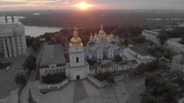 Ukrayna, Kyiv 'deki Aziz Michaels Altın Kubbe Manastırı. Hava görünümü