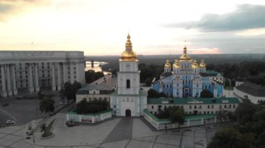 Ukrayna, Kyiv 'deki Aziz Michaels Altın Kubbe Manastırı. Hava görünümü