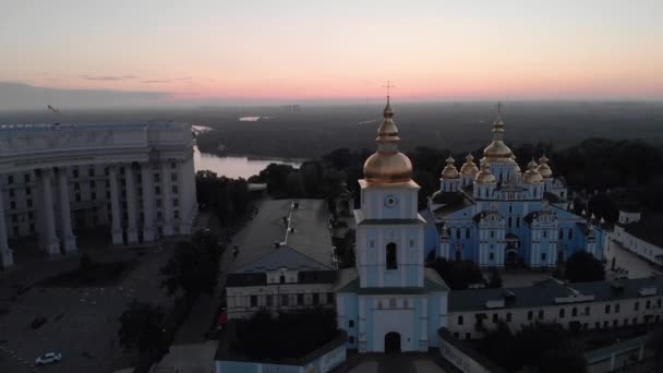 St. Michaels Golden-Domed klášter v Kyjevě, Ukrajina. Letecký pohled — Stock video