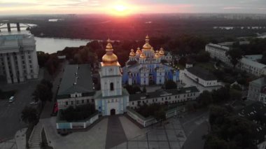 Ukrayna, Kyiv 'deki Aziz Michaels Altın Kubbe Manastırı. Hava görünümü