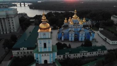 Ukrayna, Kyiv 'deki Aziz Michaels Altın Kubbe Manastırı. Hava görünümü