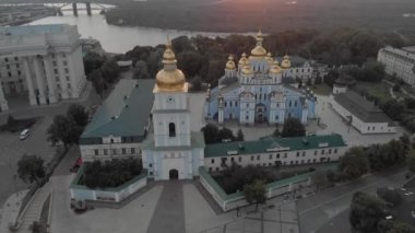 Ukrayna, Kyiv 'deki Aziz Michaels Altın Kubbe Manastırı. Hava görünümü