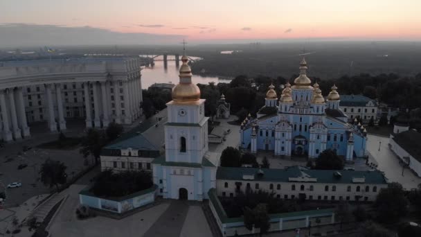 St. Michaels Golden-Domed klášter v Kyjevě, Ukrajina. Letecký pohled — Stock video