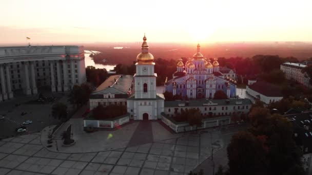 St. Michaels Golden-Domed klooster in Kiev, Oekraïne. Luchtzicht — Stockvideo