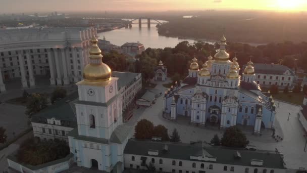 Μοναστήρι του Αγίου Μιχαήλ στο Κίεβο της Ουκρανίας. Αεροφωτογραφία — Αρχείο Βίντεο