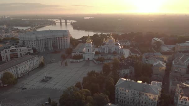 St. Michaels Golden-Domed klooster in Kiev, Oekraïne. Luchtzicht — Stockvideo