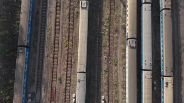 Trenes en un depósito ferroviario. Kiev. Ucrania. Vista aérea — Vídeos de Stock
