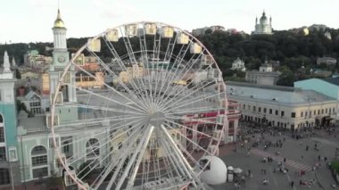 Ukrayna, Kyiv 'de dönme dolap. Hava görünümü