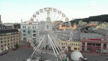 Ukrayna, Kyiv 'de dönme dolap. Hava görünümü