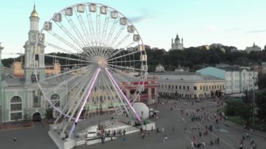 Ukrayna, Kyiv 'de dönme dolap. Hava görünümü