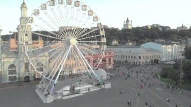 Ukrayna, Kyiv 'de dönme dolap. Hava görünümü