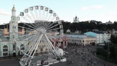 Ukrayna, Kyiv 'de dönme dolap. Hava görünümü