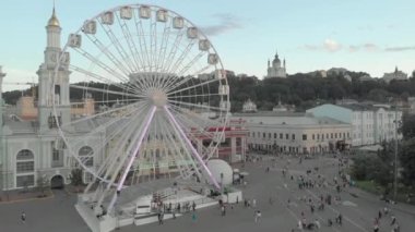 Ukrayna, Kyiv 'de dönme dolap. Hava görünümü