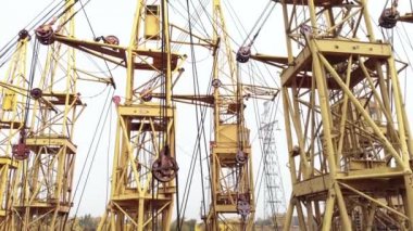 Ukrayna 'nın başkenti Kyiv' de bir sürü vinç var. Hava görünümü