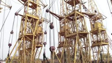 Ukrayna 'nın başkenti Kyiv' de bir sürü vinç var. Hava görünümü