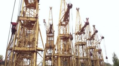 Ukrayna 'nın başkenti Kyiv' de bir sürü vinç var. Hava görünümü