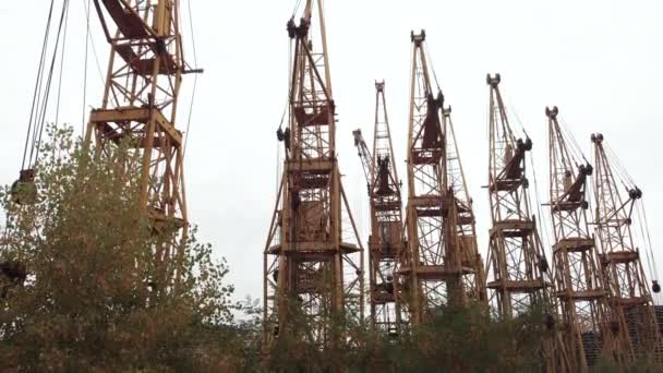 Discarica di gru a torre a Kiev, Ucraina. Vista aerea — Video Stock