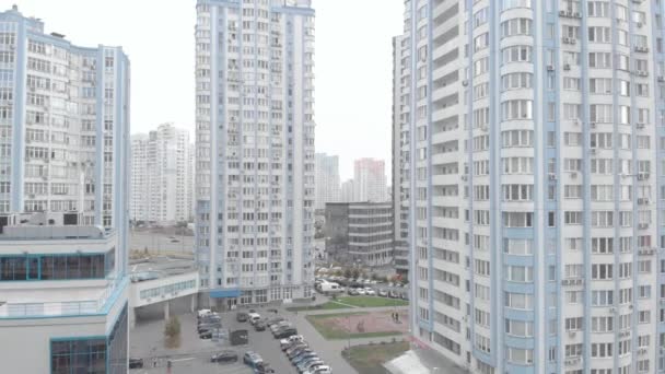 Edificio residencial de varios pisos en Kiev. Ucrania. Vista aérea — Vídeos de Stock