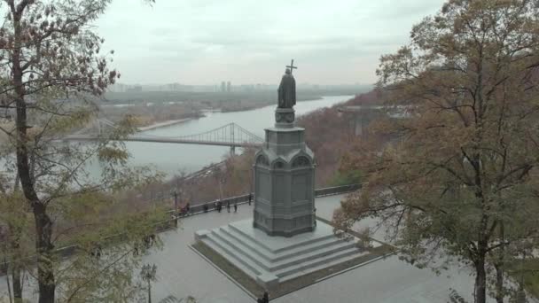 Monument à Volodymyr le Grand. Kiev. Ukraine. Vue aérienne — Video