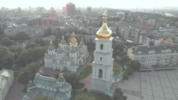우크라이나, 키예프에 있는 대성당이다. 공중 촬영 — 비디오
