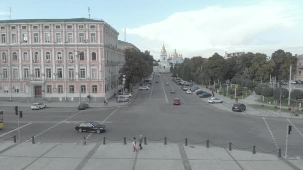 Monument to Bogdan Khmelnitsky in Kyiv, Ukraine. Aerial view — Stock Video