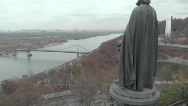 Monument à Volodymyr le Grand. Kiev. Ukraine. Vue aérienne — Video