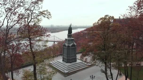 Monumento a Volodymyr il Grande. Kiev. Ucraina. Vista aerea — Video Stock
