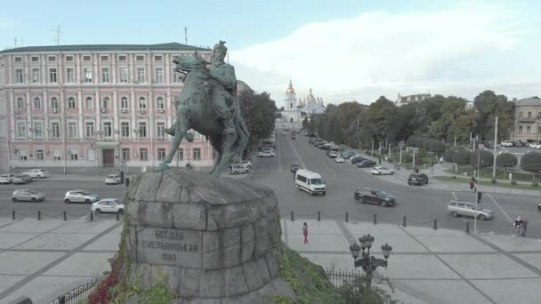 Monument à Bogdan Khmelnitsky à Kiev, Ukraine. Vue aérienne — Video