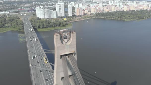 Северный мост через Днепр. Киев, Украина. Вид с воздуха — стоковое видео